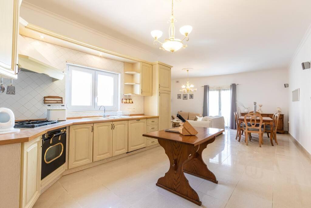 Spacious 3 Bedroom, 2 bathroom, Apt in Sliema view 4