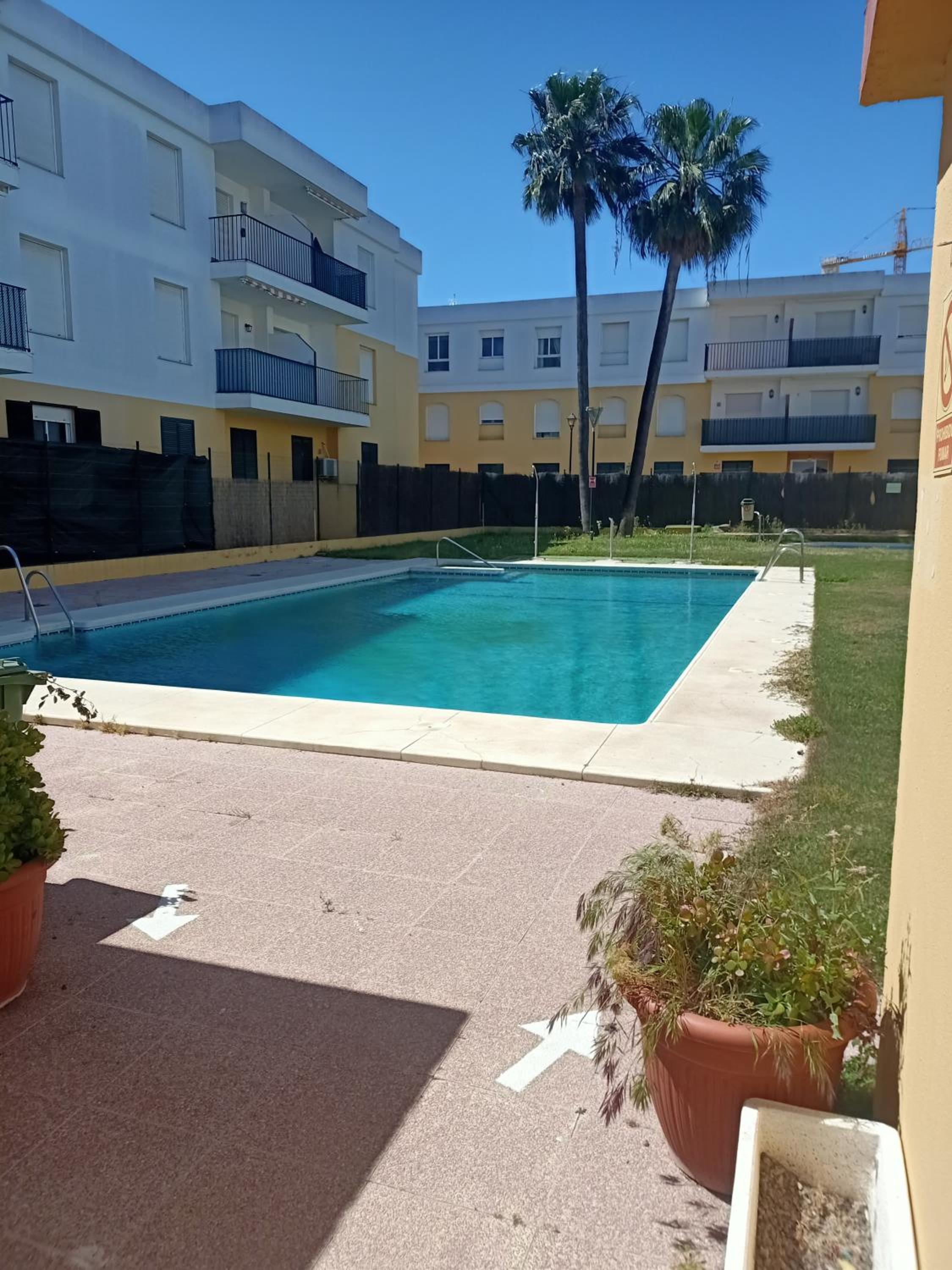 Azvalia - La Estación, Piscina y junto a la RENFE view 5