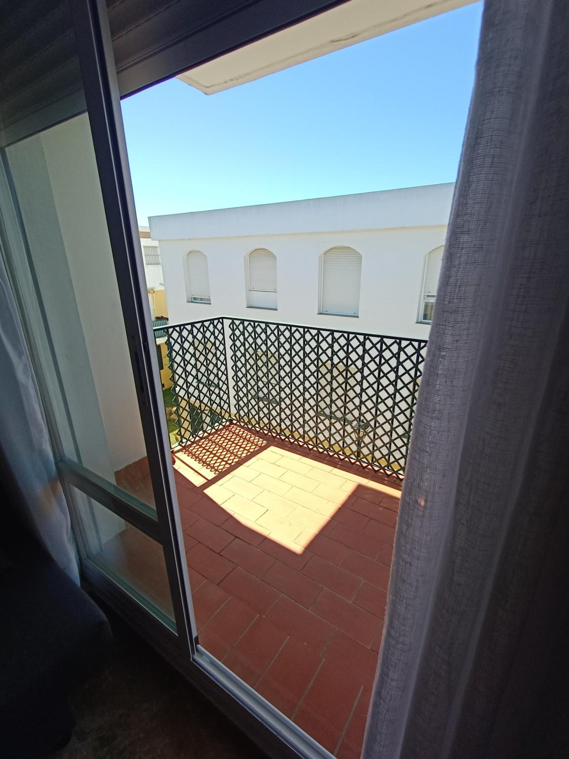 Azvalia - La Estación, Piscina y junto a la RENFE view 3