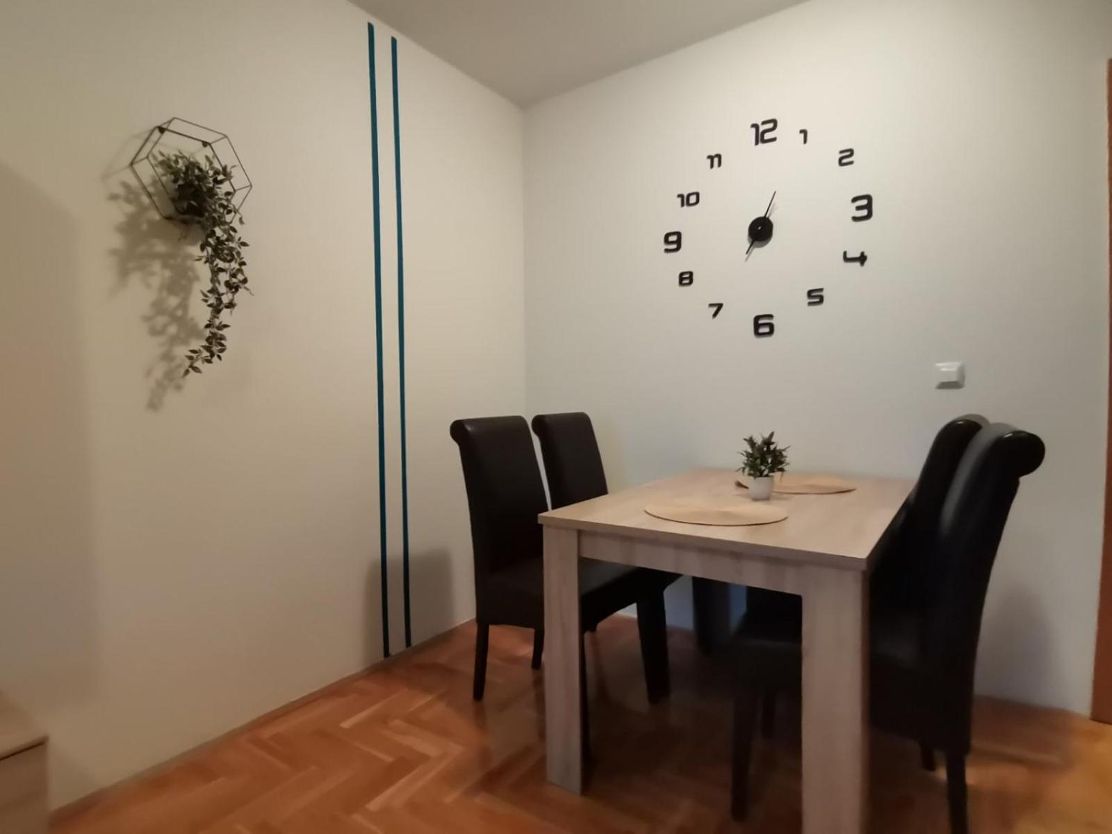Apartment Blue eye
