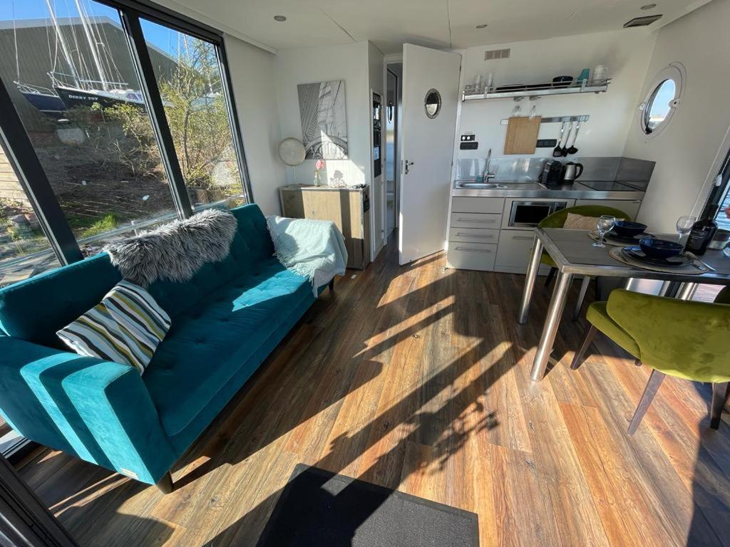 Houseboat Kamperland view 5