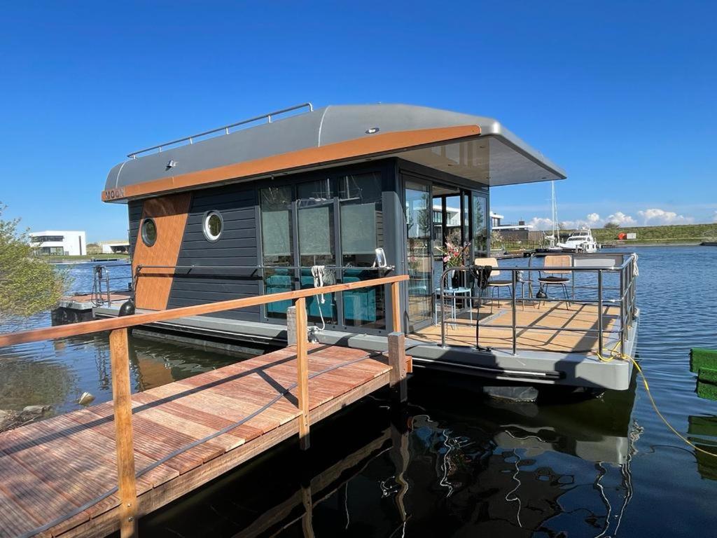 Houseboat Kamperland view 2
