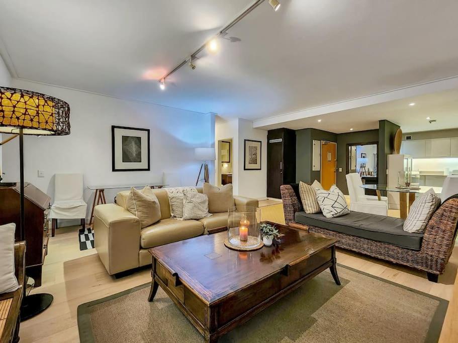 180 degree sea and mountain views from a luxury apartment!
