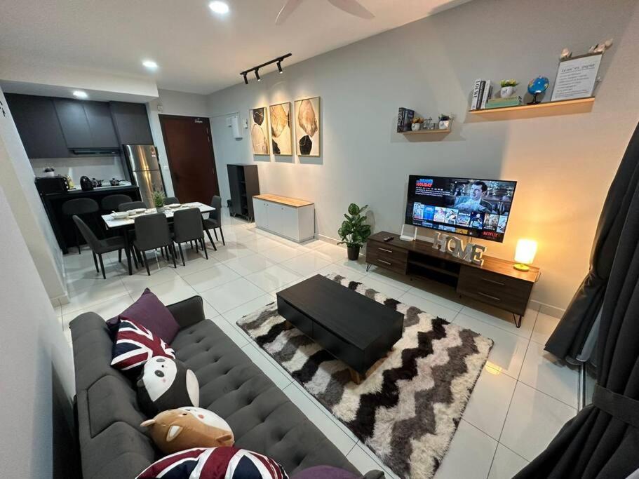 Inspirasi Mont Kiara 3 Rooms Balcony Free WIFI & Carpark By The Homez