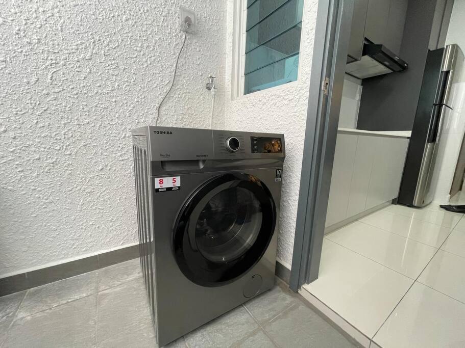 Inspirasi Mont Kiara 3 Rooms Balcony Free WIFI & Carpark By The Homez