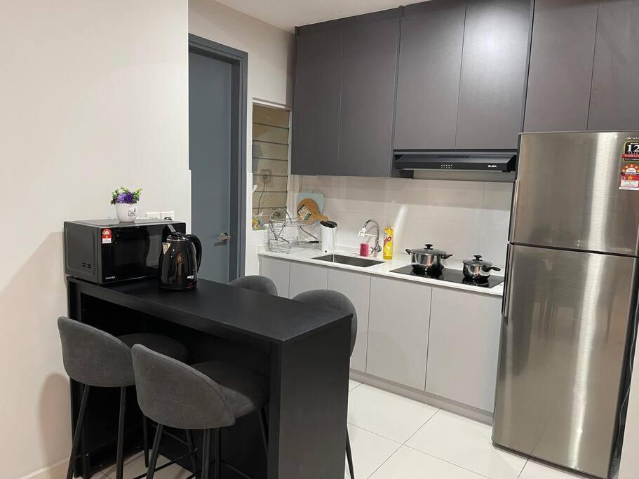 Inspirasi Mont Kiara 3 Rooms Balcony Free WIFI & Carpark By The Homez