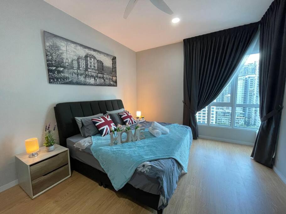 Inspirasi Mont Kiara 3 Rooms Balcony Free WIFI & Carpark By The Homez