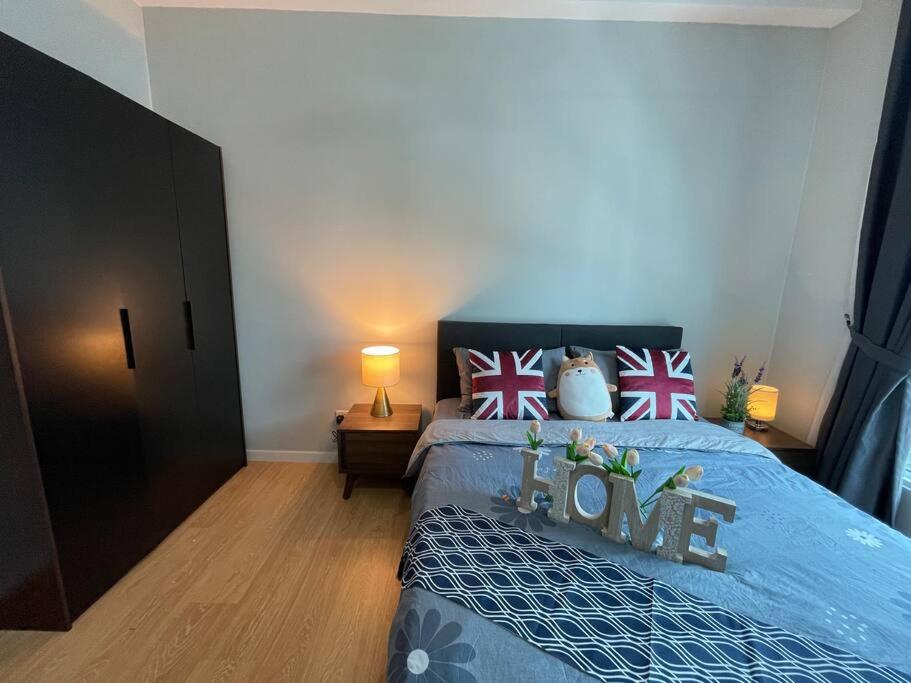 Inspirasi Mont Kiara 3 Rooms Balcony Free WIFI & Carpark By The Homez