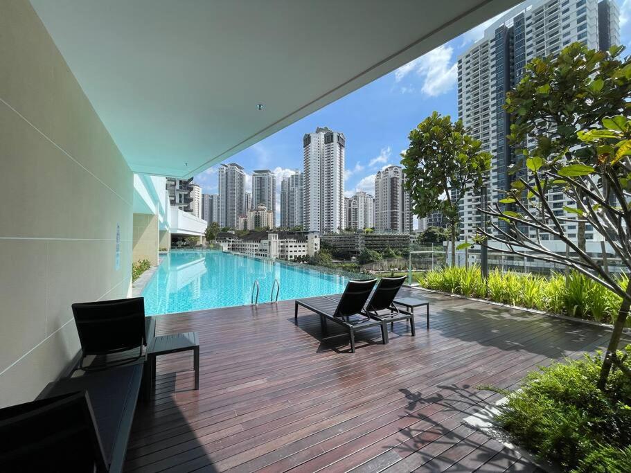 Inspirasi Mont Kiara 3 Rooms Balcony Free WIFI & Carpark By The Homez