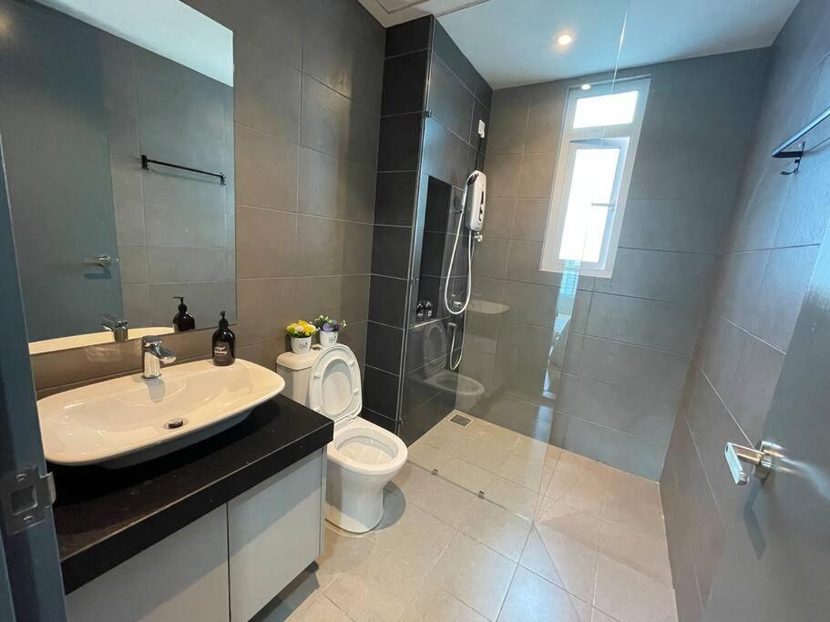 Inspirasi Mont Kiara 3 Rooms Balcony Free WIFI & Carpark By The Homez