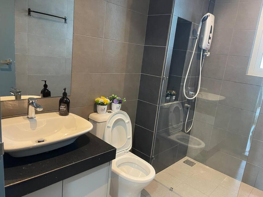 Inspirasi Mont Kiara 3 Rooms Balcony Free WIFI & Carpark By The Homez