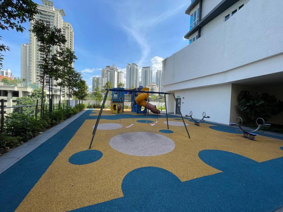 Inspirasi Mont Kiara 3 Rooms Balcony Free WIFI & Carpark By The Homez