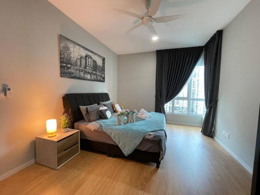 Inspirasi Mont Kiara 3 Rooms Balcony Free WIFI & Carpark By The Homez