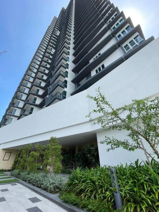 Inspirasi Mont Kiara 3 Rooms Balcony Free WIFI & Carpark By The Homez