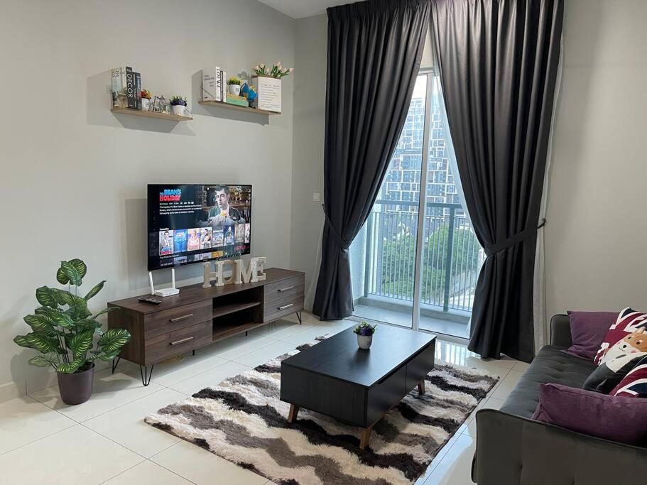 Inspirasi Mont Kiara 3 Rooms Balcony Free WIFI & Carpark By The Homez