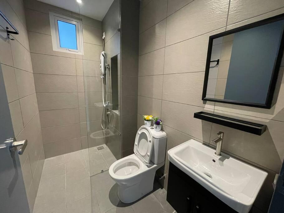 Inspirasi Mont Kiara 3 Rooms Balcony Free WIFI & Carpark By The Homez