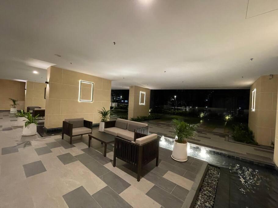 Inspirasi Mont Kiara 3 Rooms Balcony Free WIFI & Carpark By The Homez