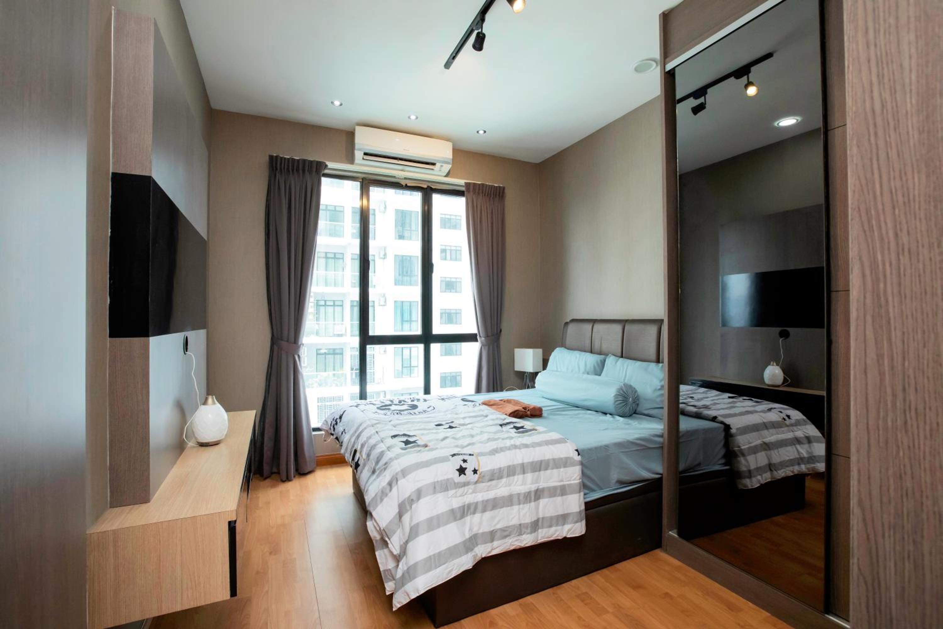 The Platino 2BR Paradigm Mall JB WIFI NETFLIX #Near Sutera Mall