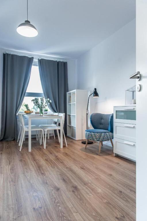 Golden Apartments Warsaw - Stylish & Sunny - Pereca Residence, City Center