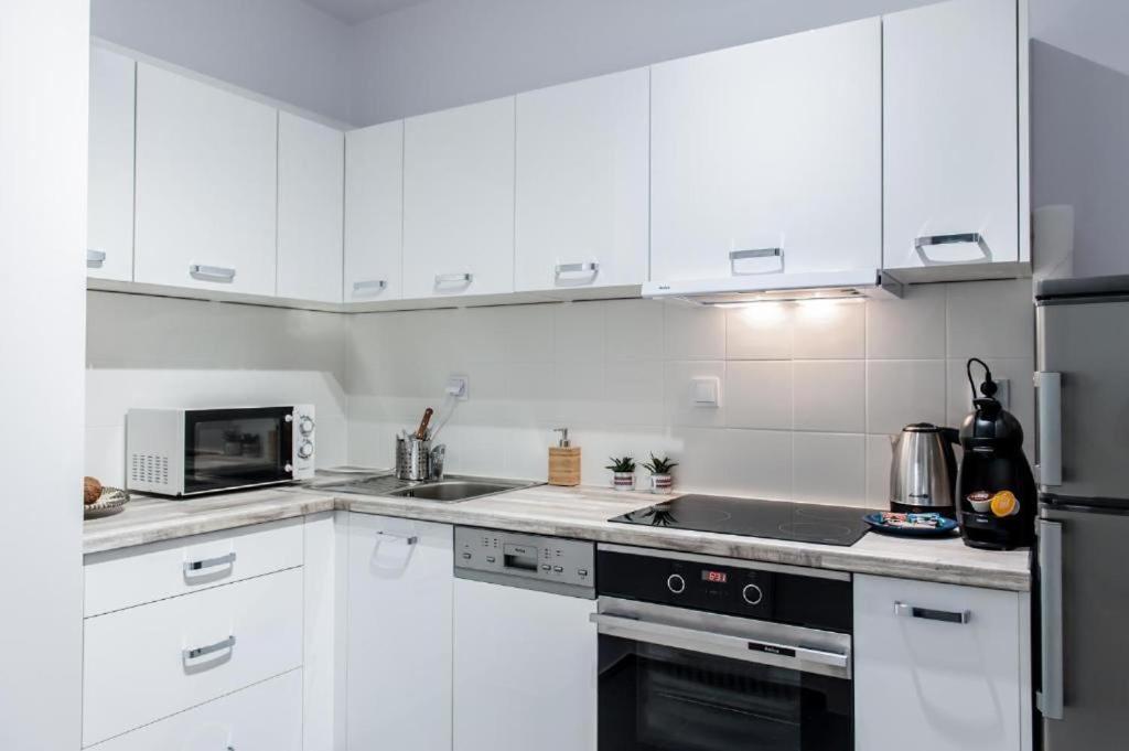 Golden Apartments Warsaw - Stylish & Sunny - Pereca Residence, City Center