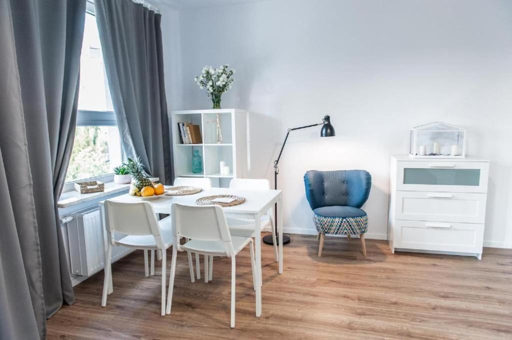 Golden Apartments Warsaw - Stylish & Sunny - Pereca Residence, City Center