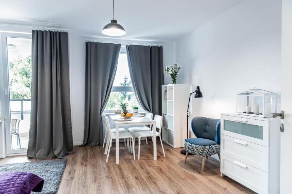 Golden Apartments Warsaw - Stylish & Sunny - Pereca Residence, City Center