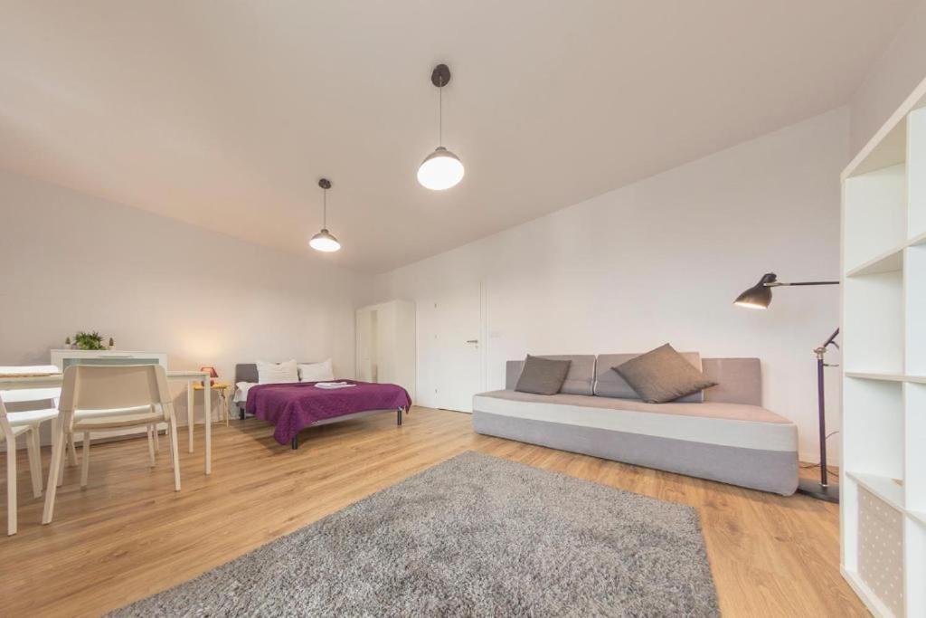 Golden Apartments Warsaw - Stylish & Sunny - Pereca Residence, City Center