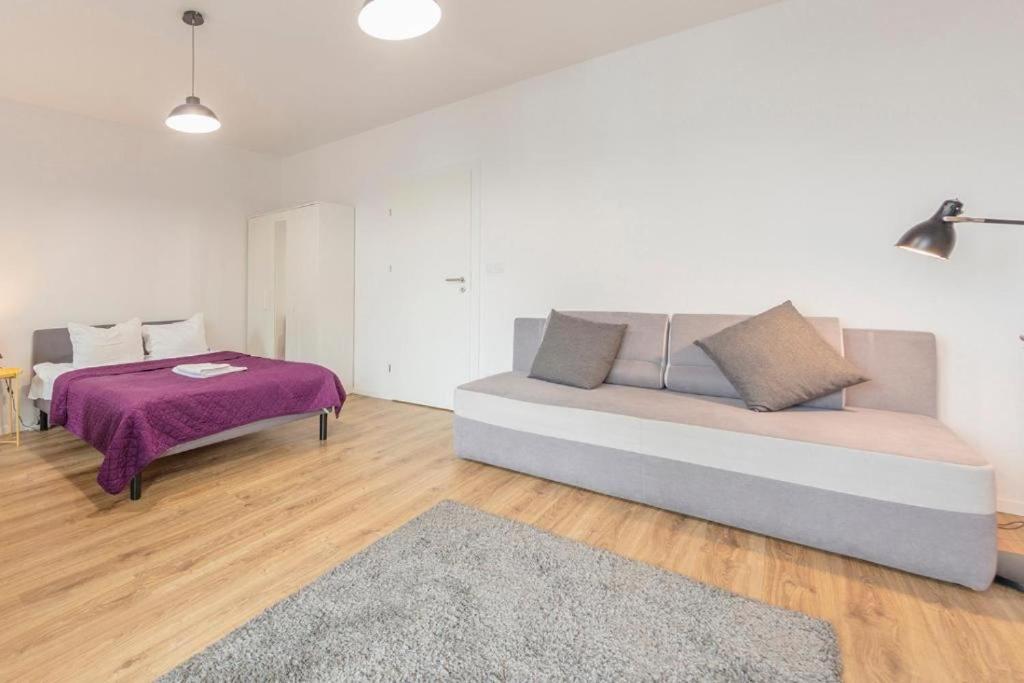 Golden Apartments Warsaw - Stylish & Sunny - Pereca Residence, City Center
