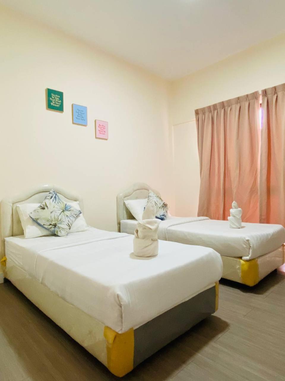 Marina Court The Town Homestay photo 6