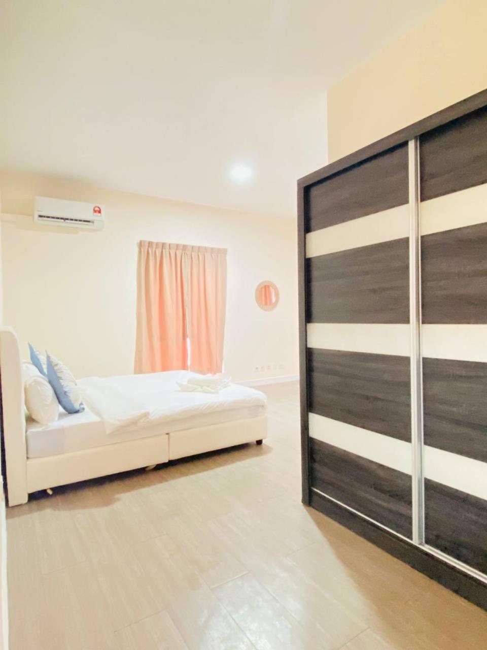 Marina Court The Town Homestay photo 7