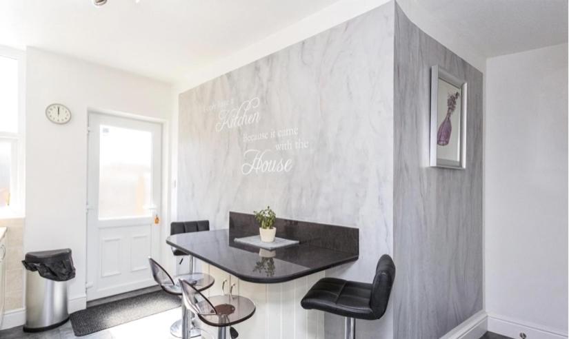 Blackpool Abode - Aurora view 4