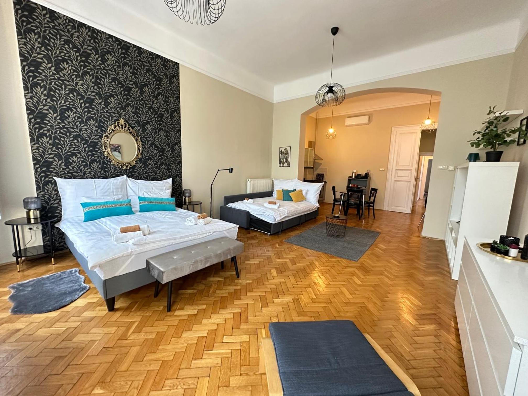 ORANGEHOMES Peaceful apartment next to Central Market Hall view 5