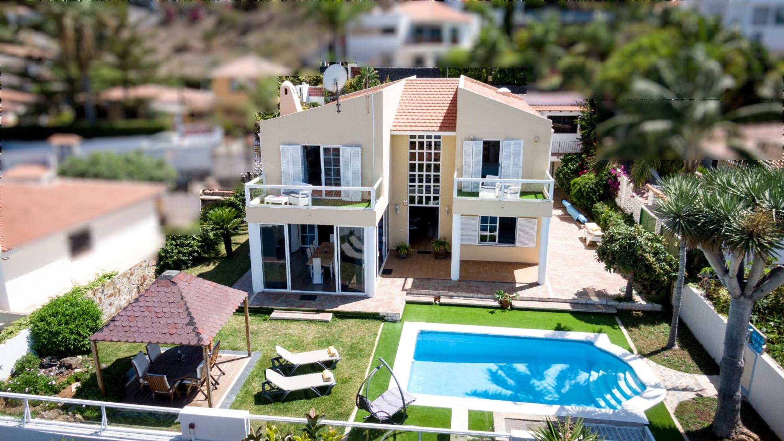 Fantastic home with amazing sea views