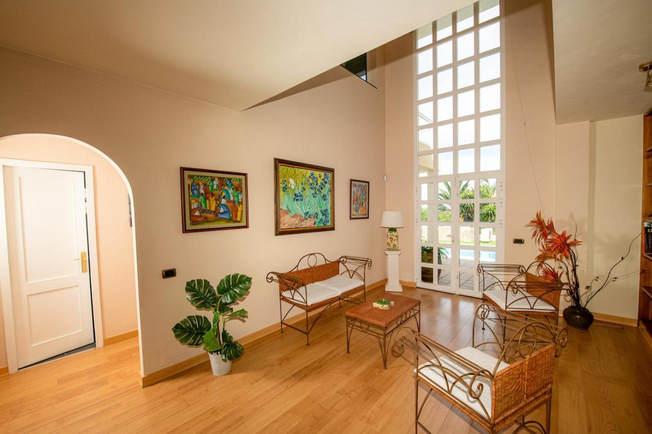 Fantastic home with amazing sea views