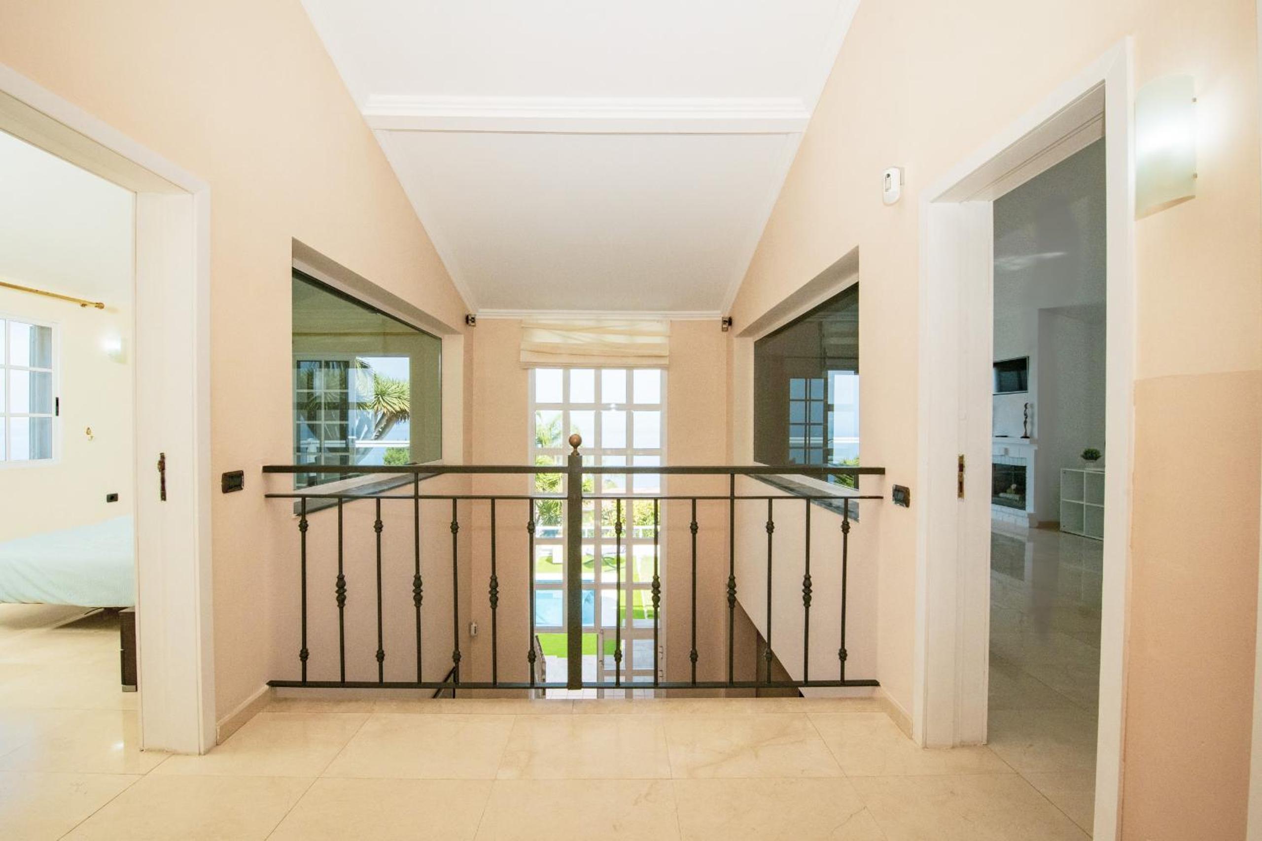 Fantastic home with amazing sea views