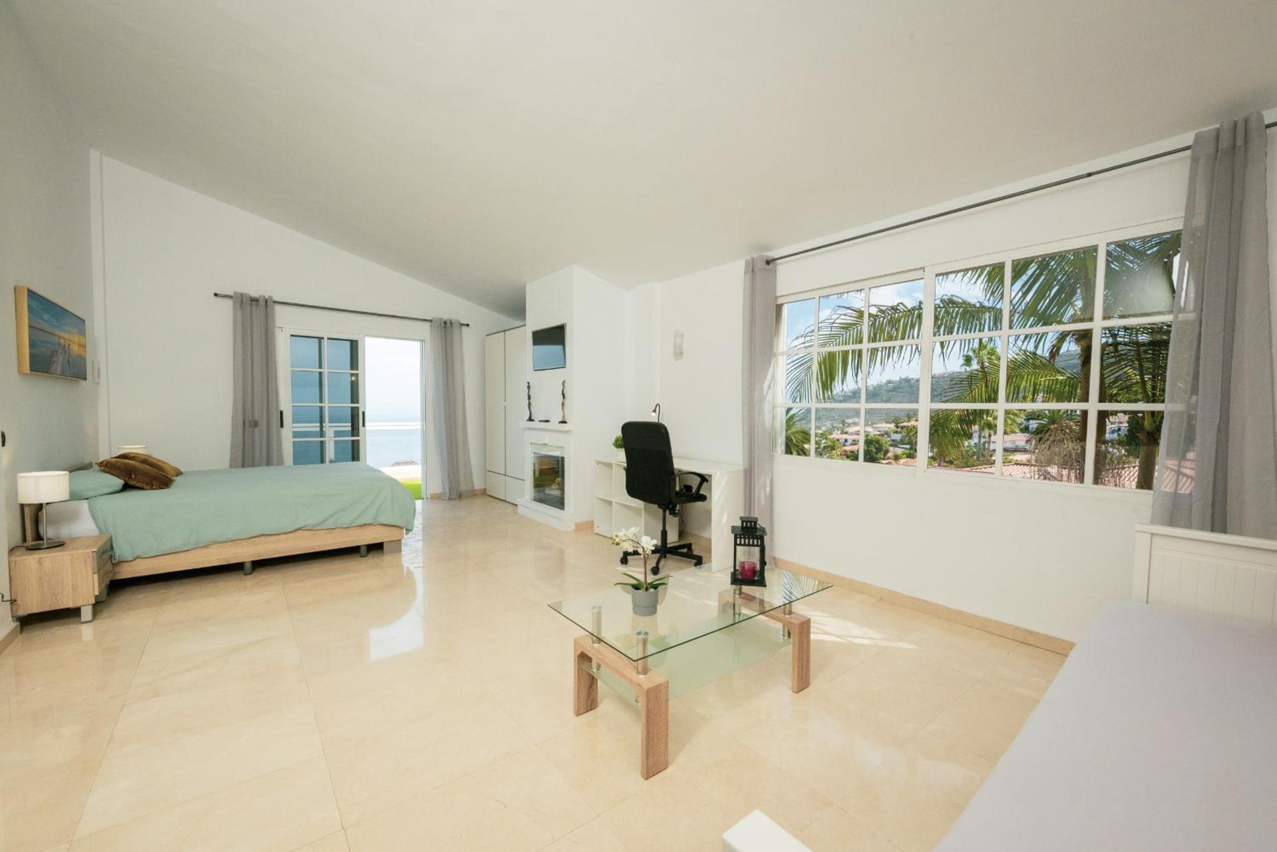 Fantastic home with amazing sea views