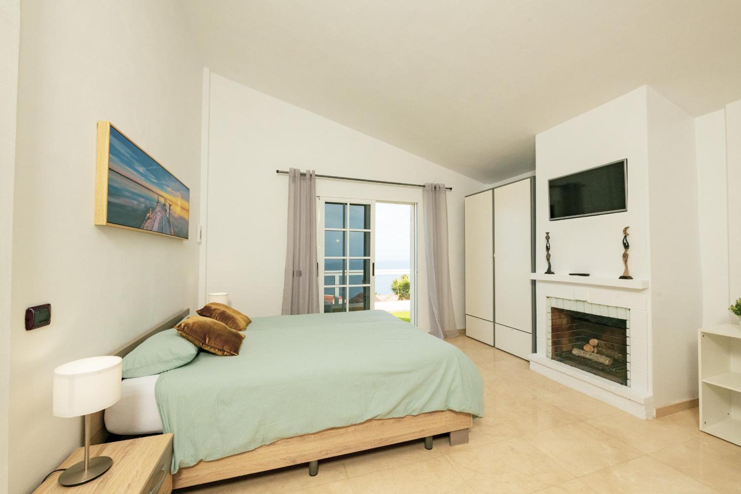 Fantastic home with amazing sea views