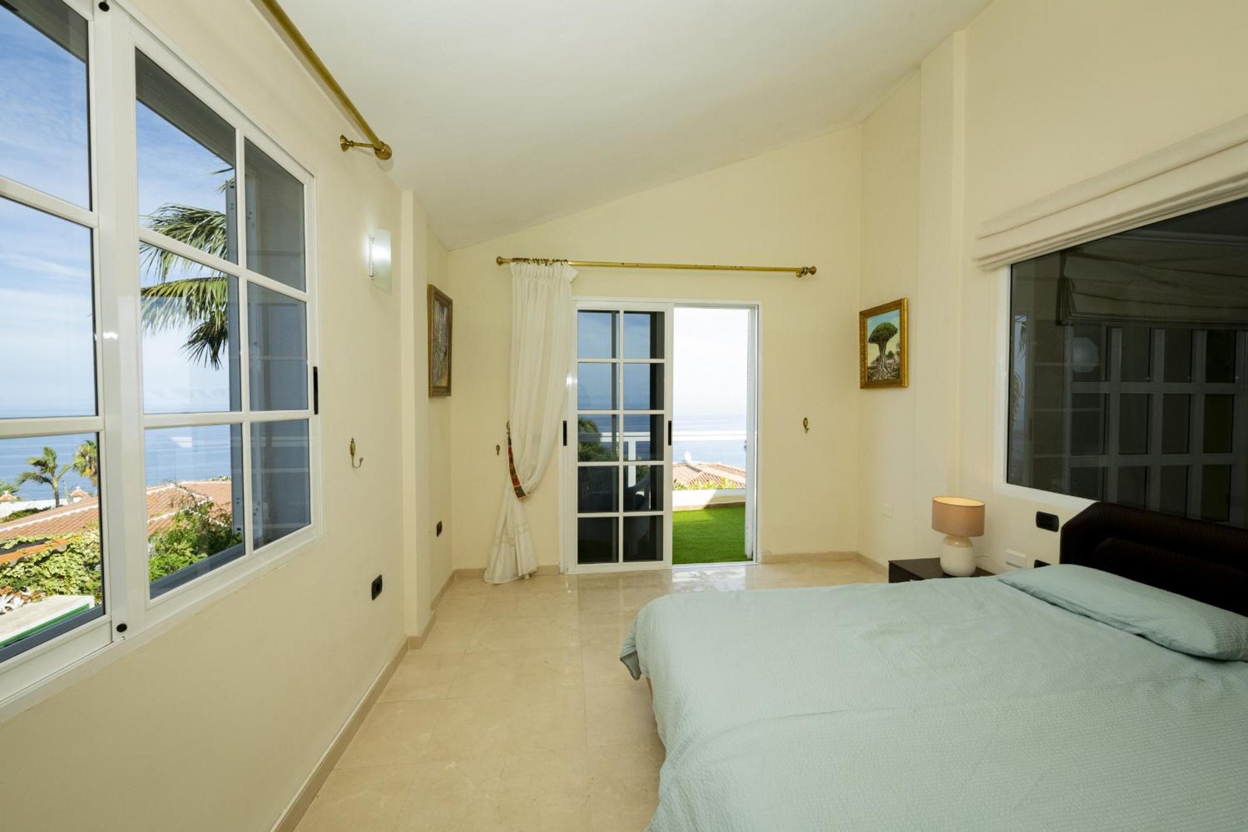 Fantastic home with amazing sea views