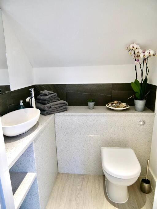 Luxury holiday home sleeps 8-12 W/Hot Tub view 5