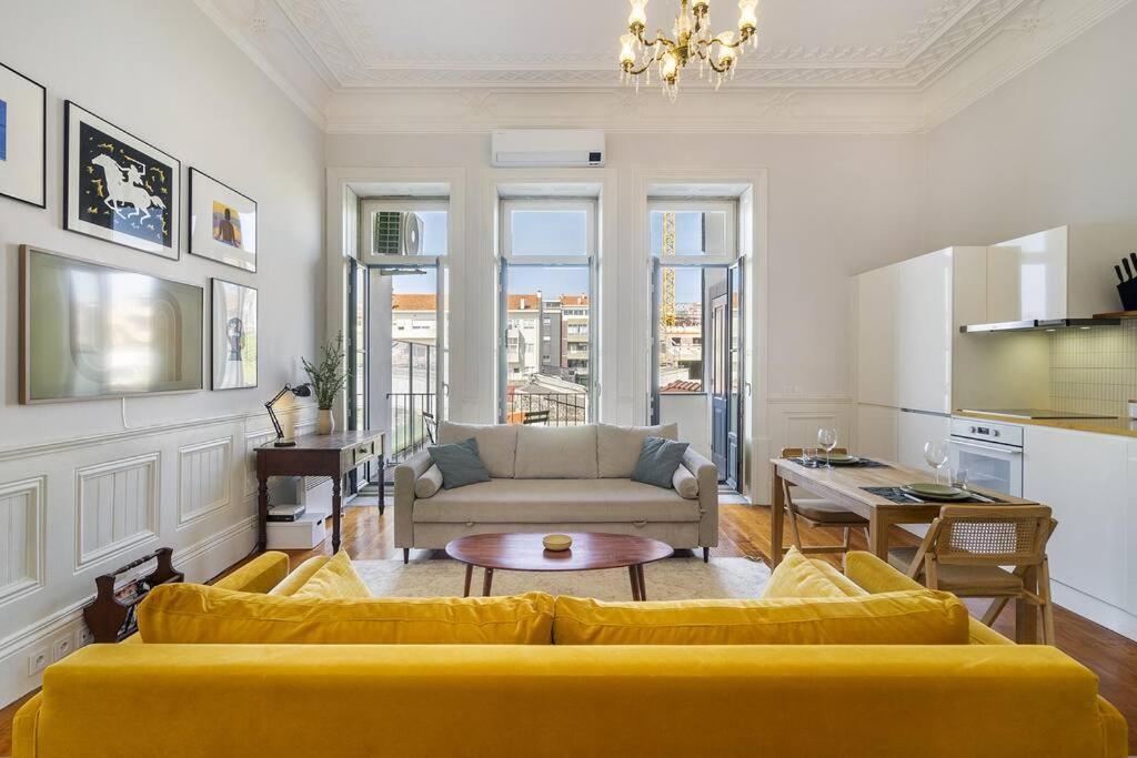 Stylish Downtown Apartment view 2
