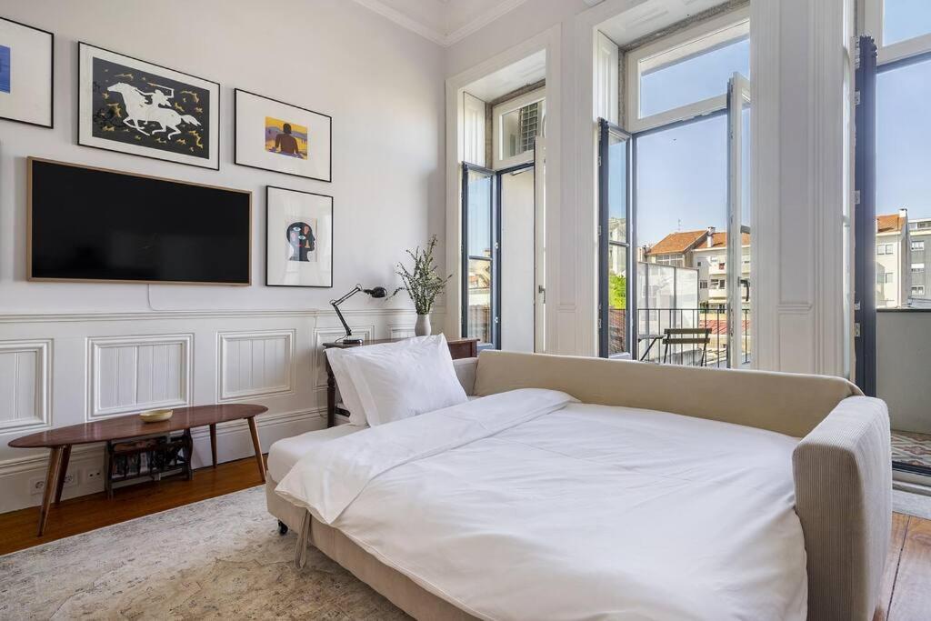 Stylish Downtown Apartment view 3