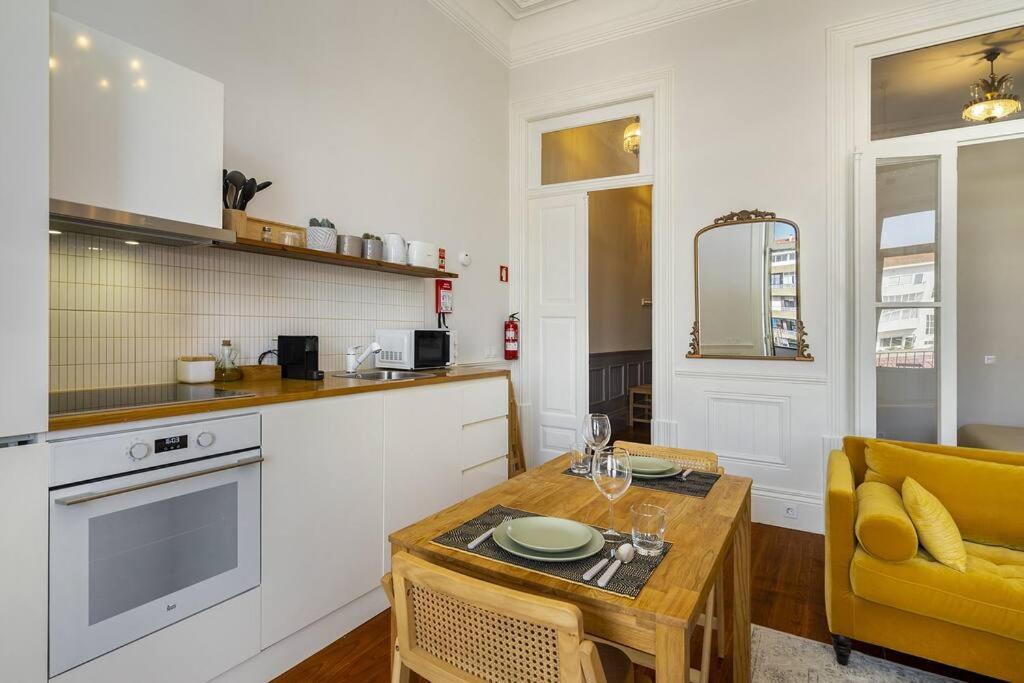 Stylish Downtown Apartment view 4