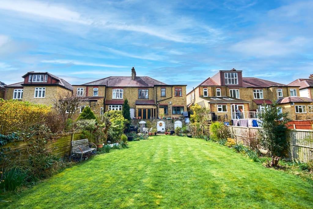 Hotel Large London Home With Free Parking