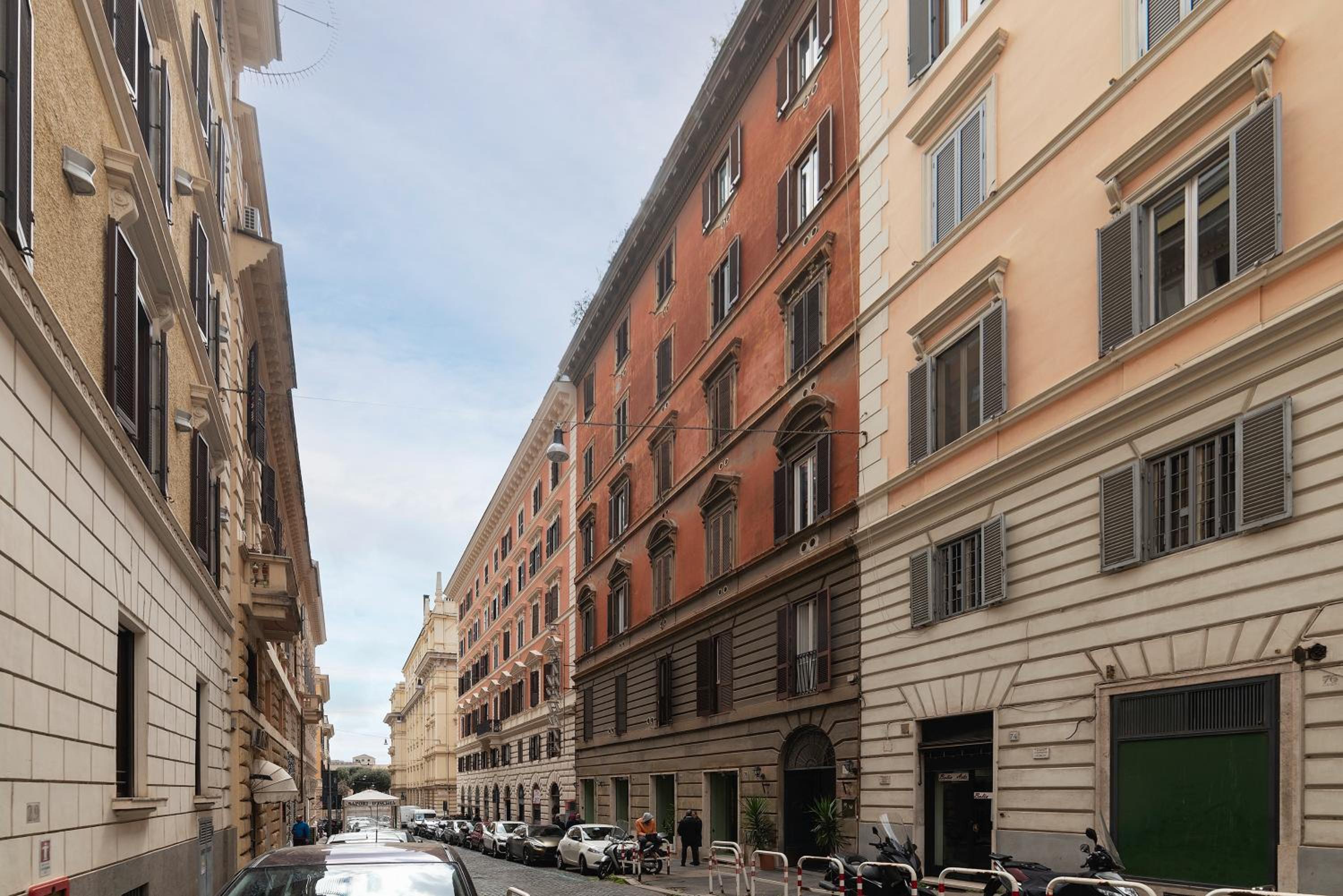 GuestHost - Bright Apartment near Villa Borghese