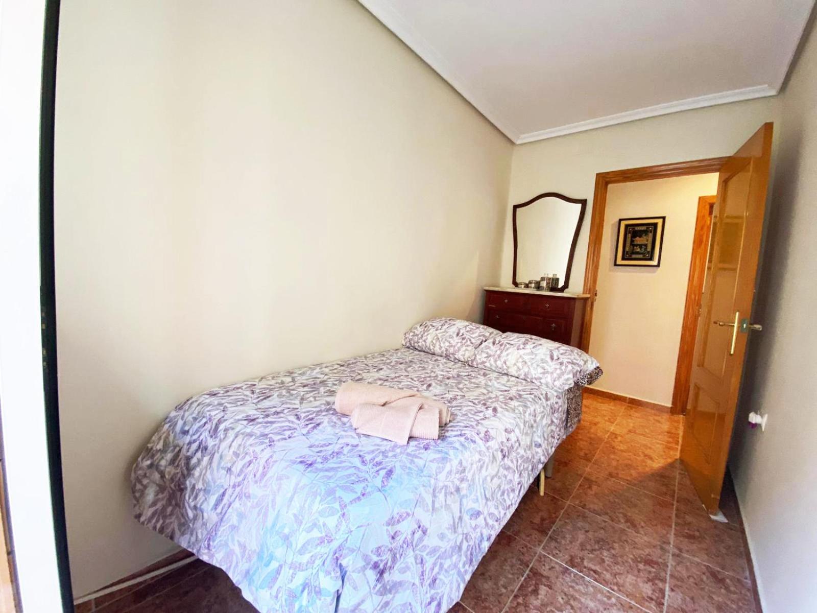 Rooms in Valencia Great Location in Shared Apartment