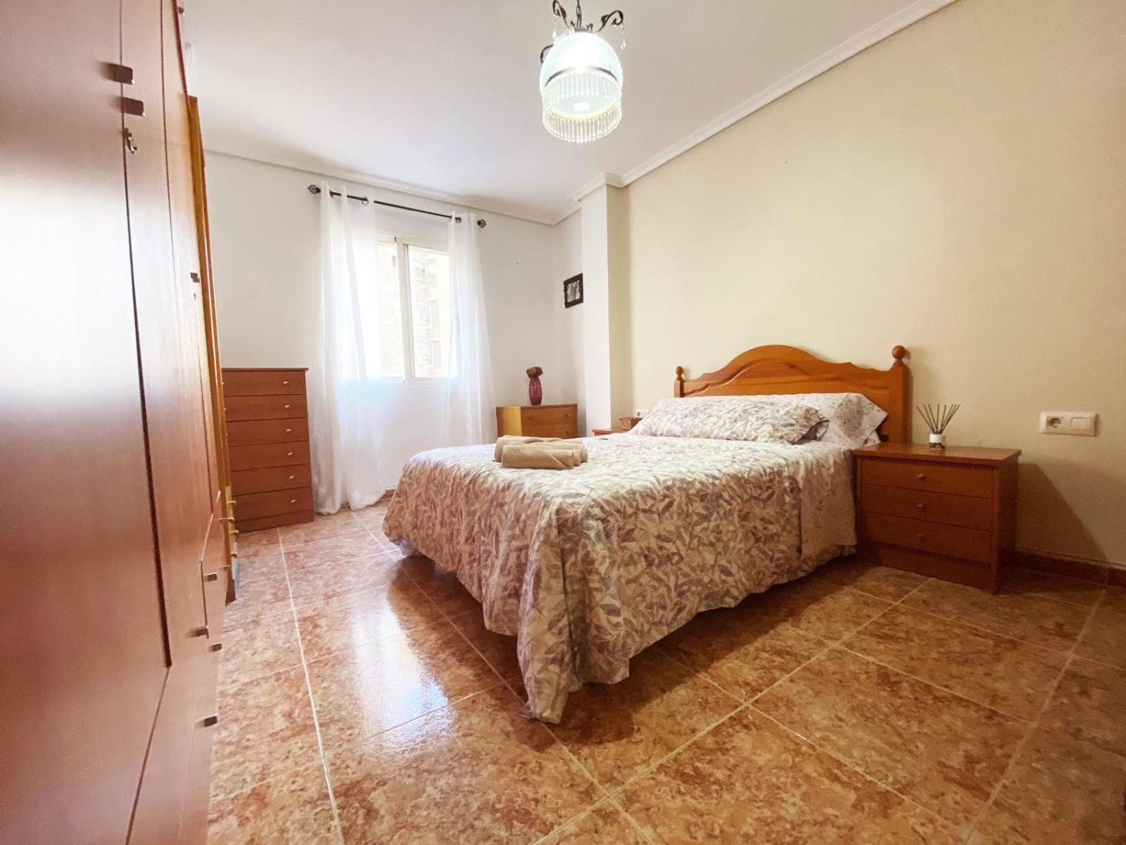 Rooms in Valencia Great Location in Shared Apartment