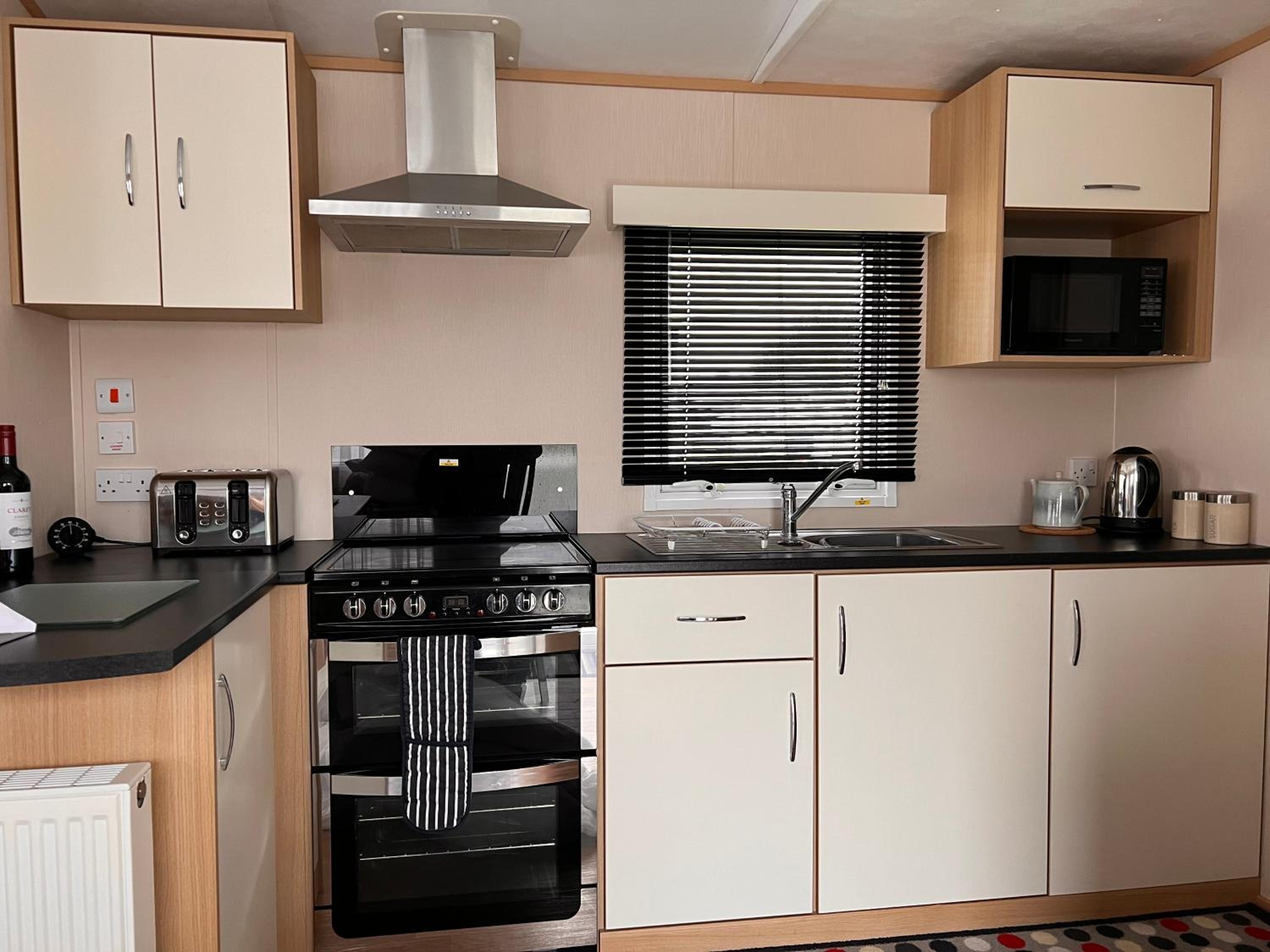 Caravan by the sea,2 bed, sleeps 4,Dorset coast in New Forest On site entertainment and leisure complex available for extra view 2