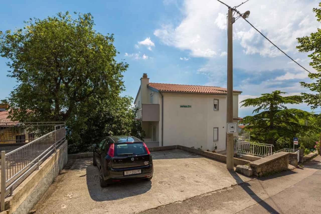 Apartments in Crikvenica 14100