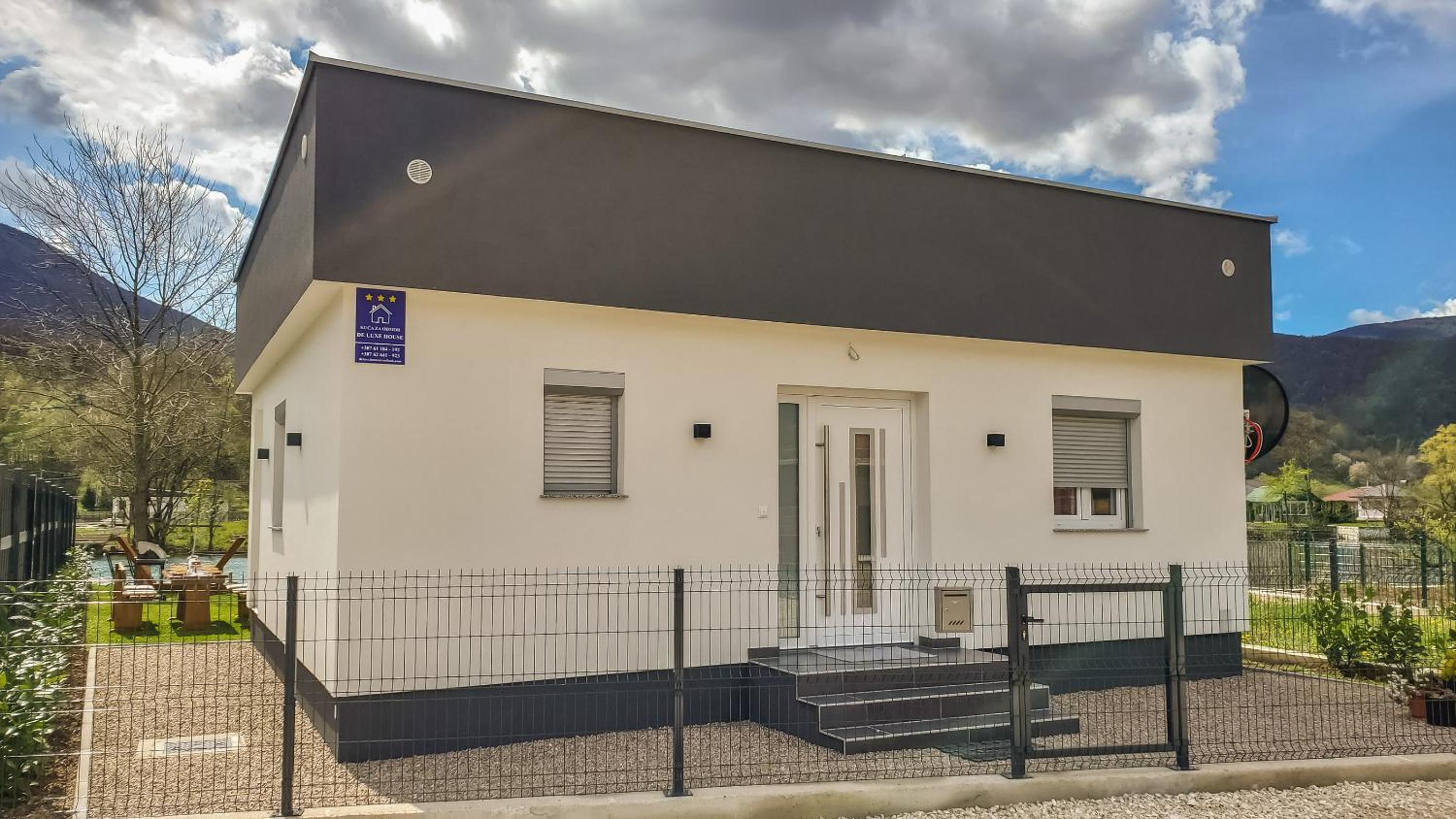 House De Luxe
