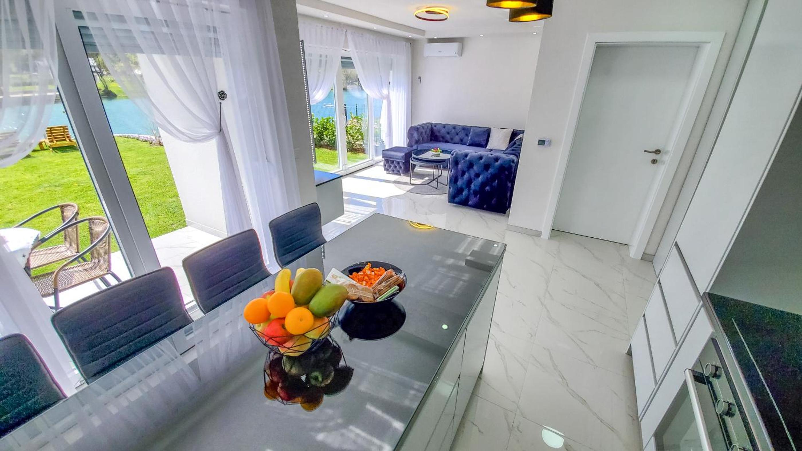 House De Luxe